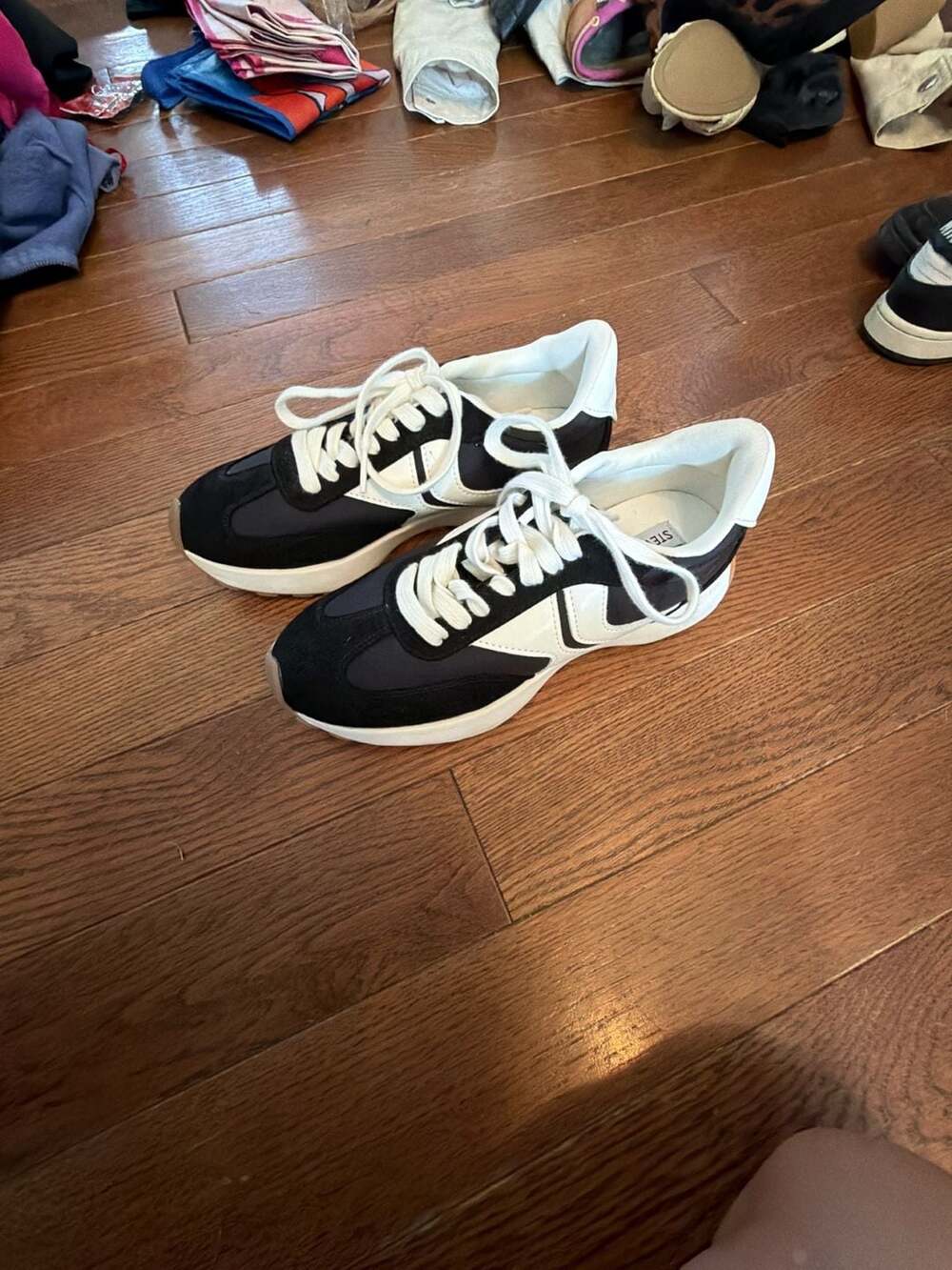 Steve Madden Women's Kendrix Lace-Up Athletic Jogger Sneakers